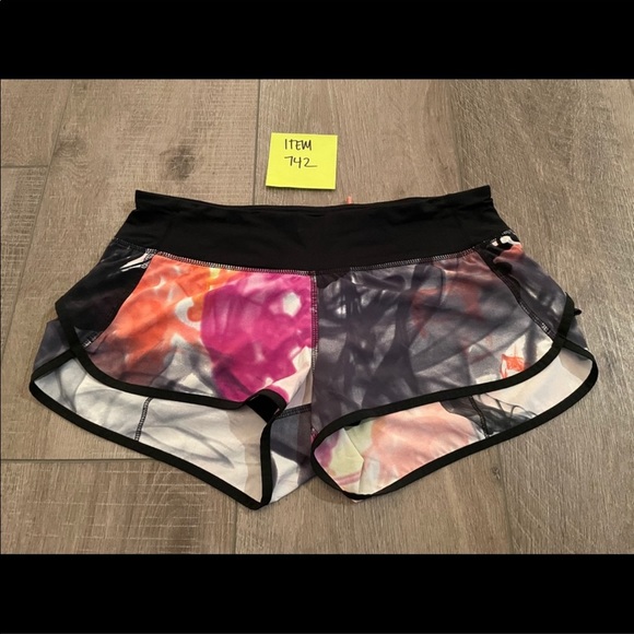 lululemon athletica Pants - Lululemon Speed Short Unicorn Tears Size 6